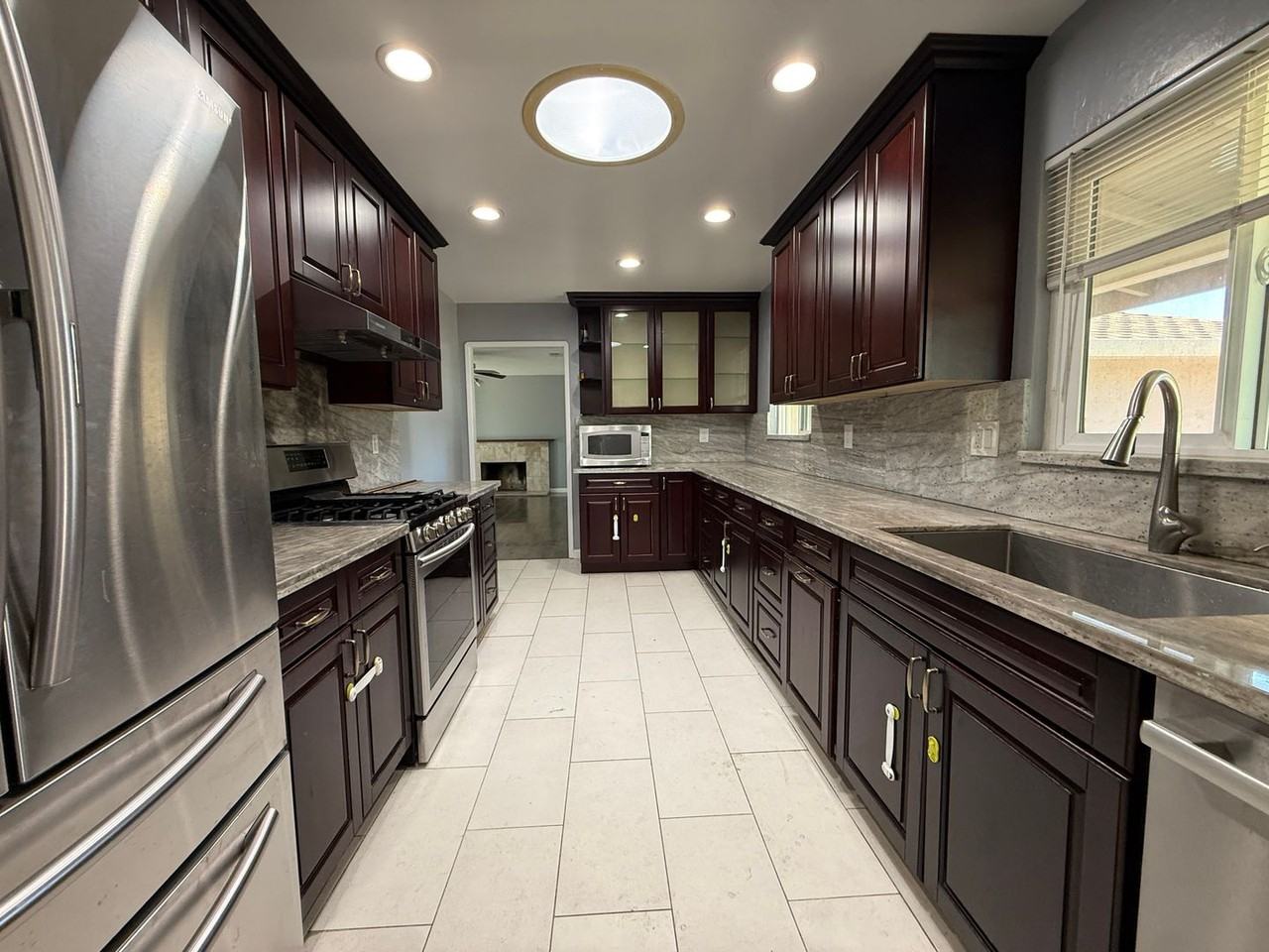 5376 Selma Ave - Photo 4 of 31