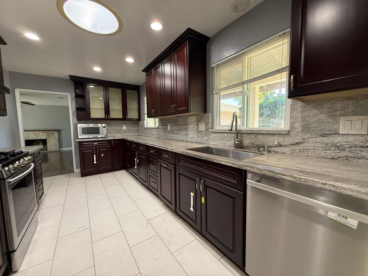 5376 Selma Ave - Photo 5 of 31