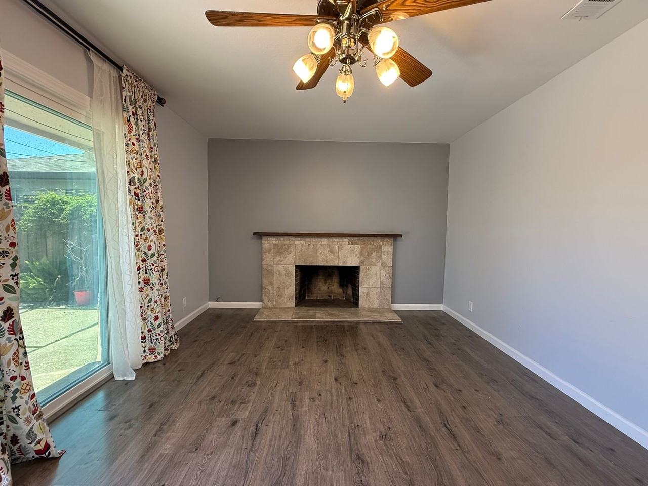 5376 Selma Ave - Photo 7 of 31