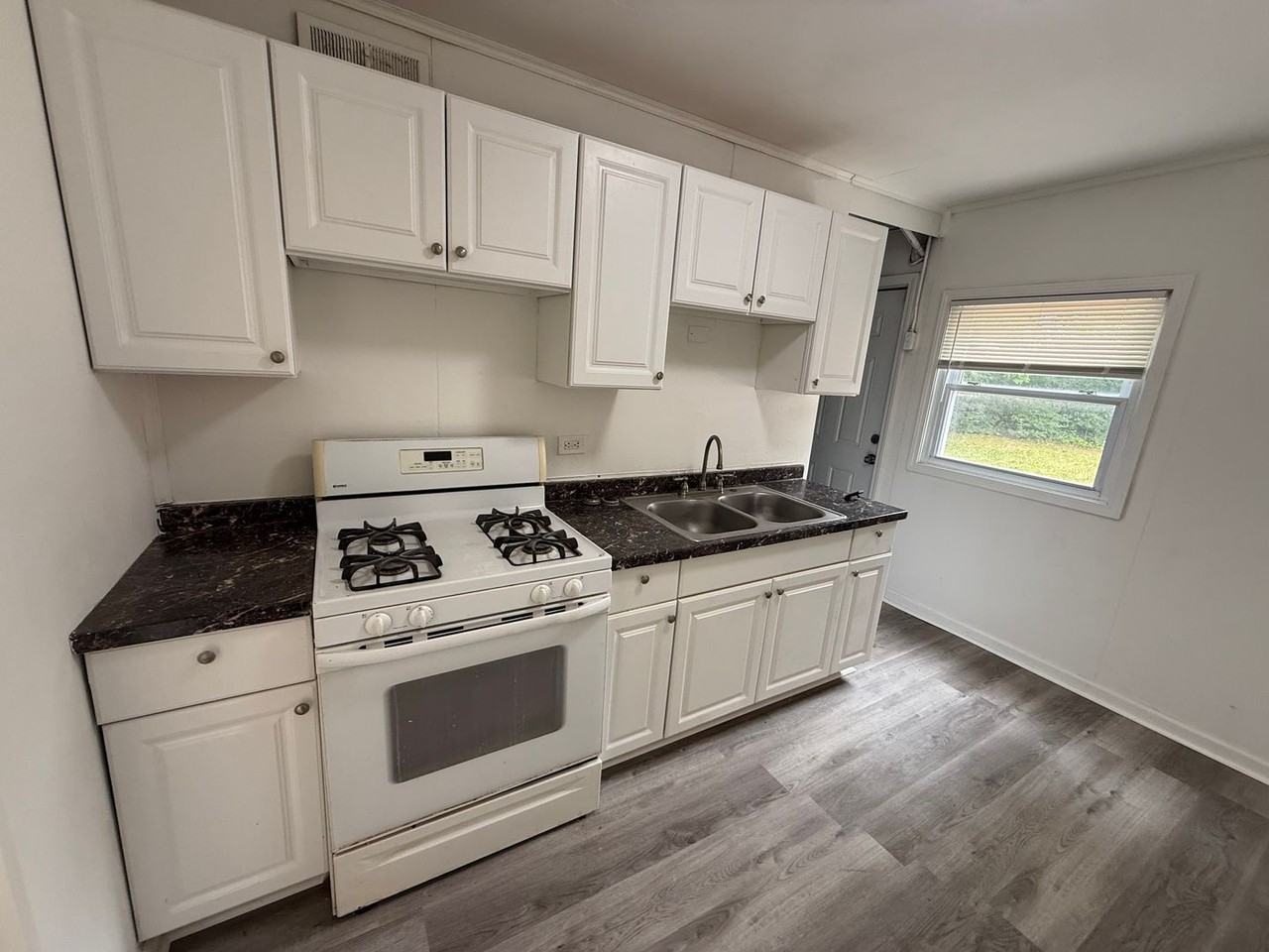 15615 Lotus Dr - Photo 2 of 6