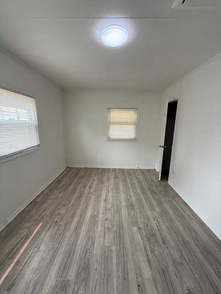 15615 Lotus Dr - Photo 4 of 6