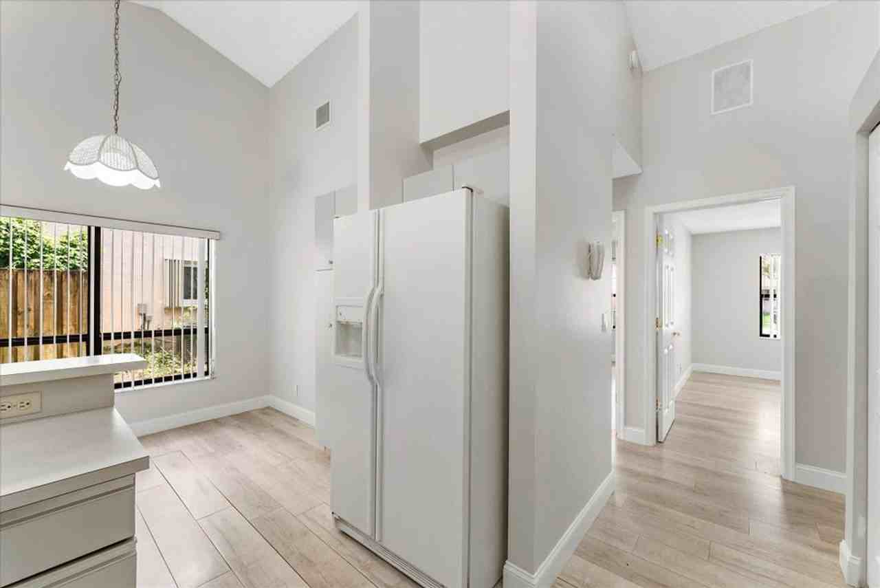 5809 Sun Pointe Cir - Photo 2 of 17
