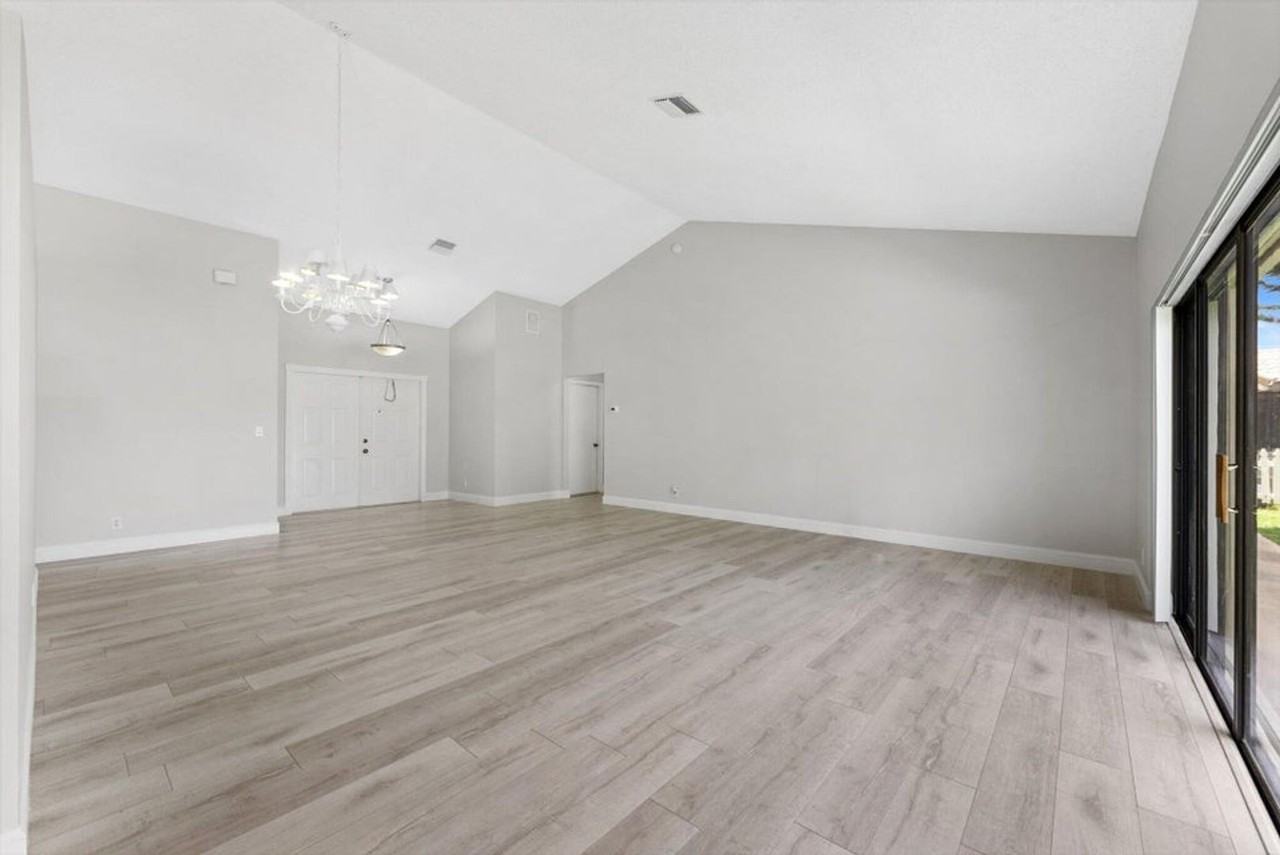 5809 Sun Pointe Cir - Photo 4 of 17