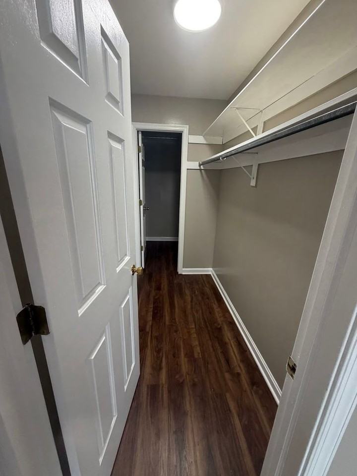 302 Peters Way - Photo 3 of 16