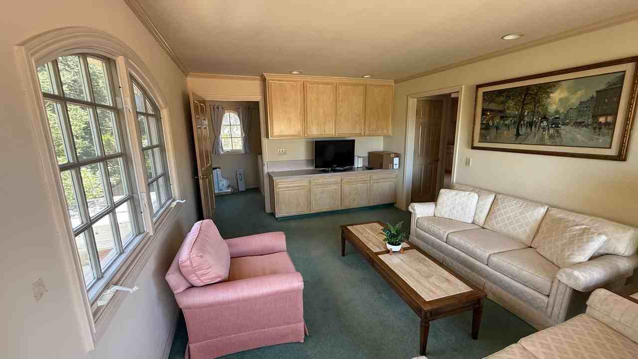 1035A Deanna Dr - Photo 2 of 11
