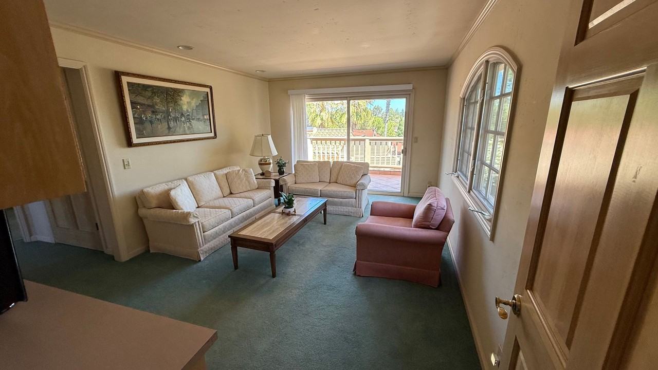 1035A Deanna Dr - Photo 3 of 11