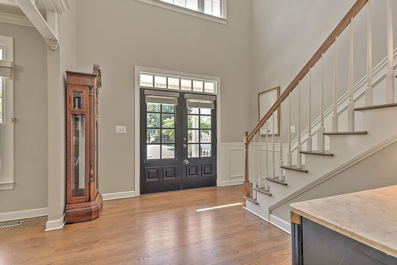 9 Wayland Ct - Photo 3 of 50