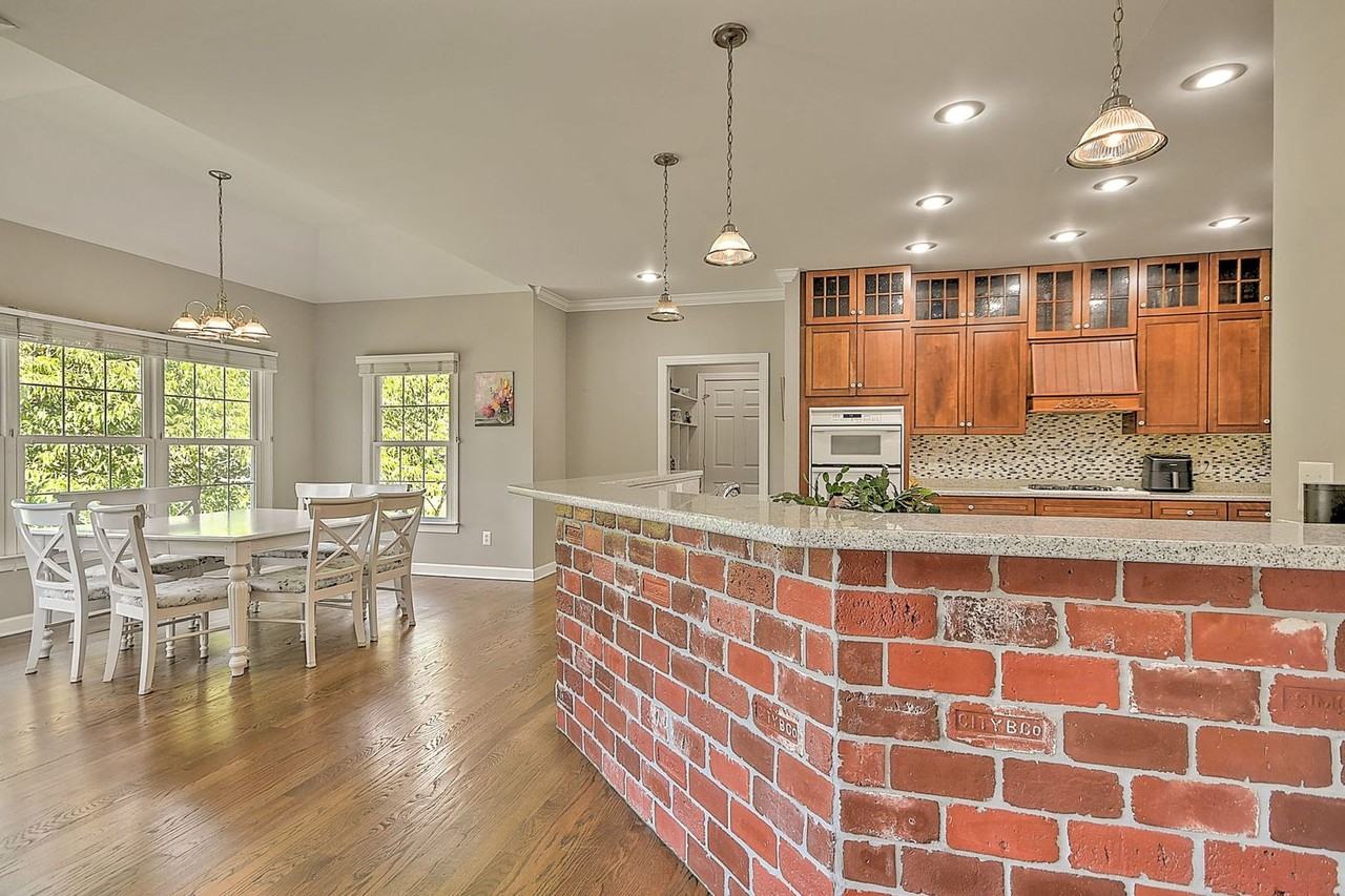 9 Wayland Ct - Photo 7 of 50