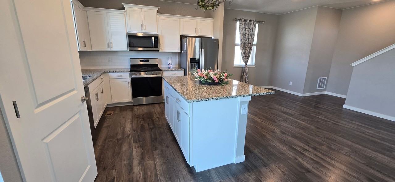 14553 Holstein St - Photo 3 of 33