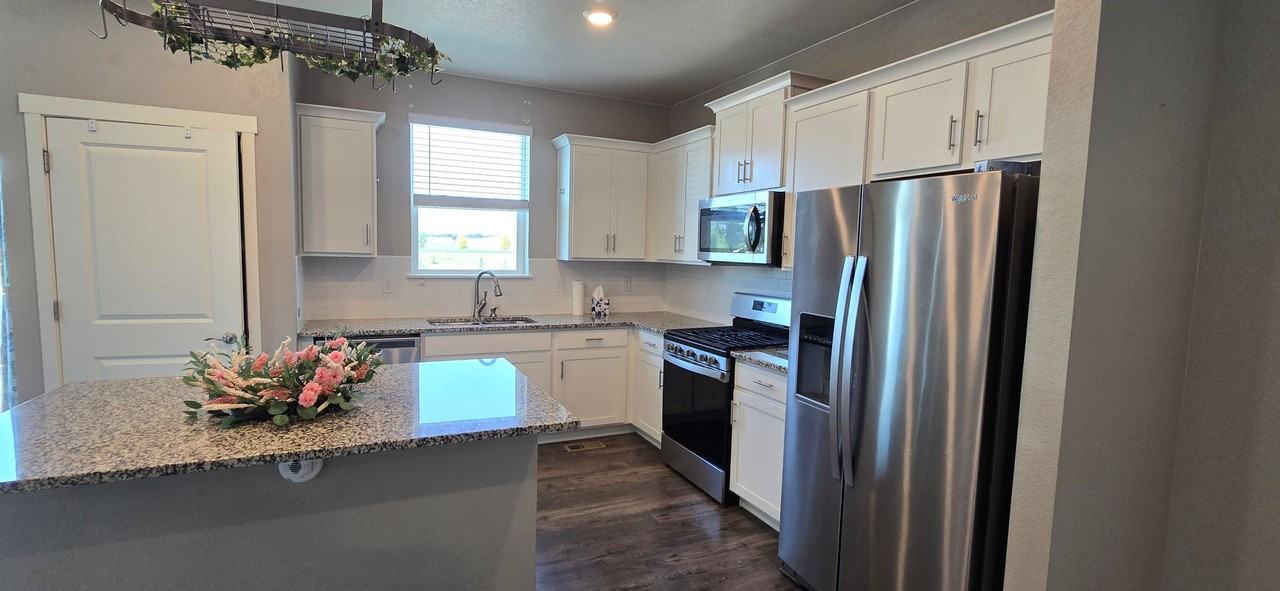 14553 Holstein St - Photo 4 of 33
