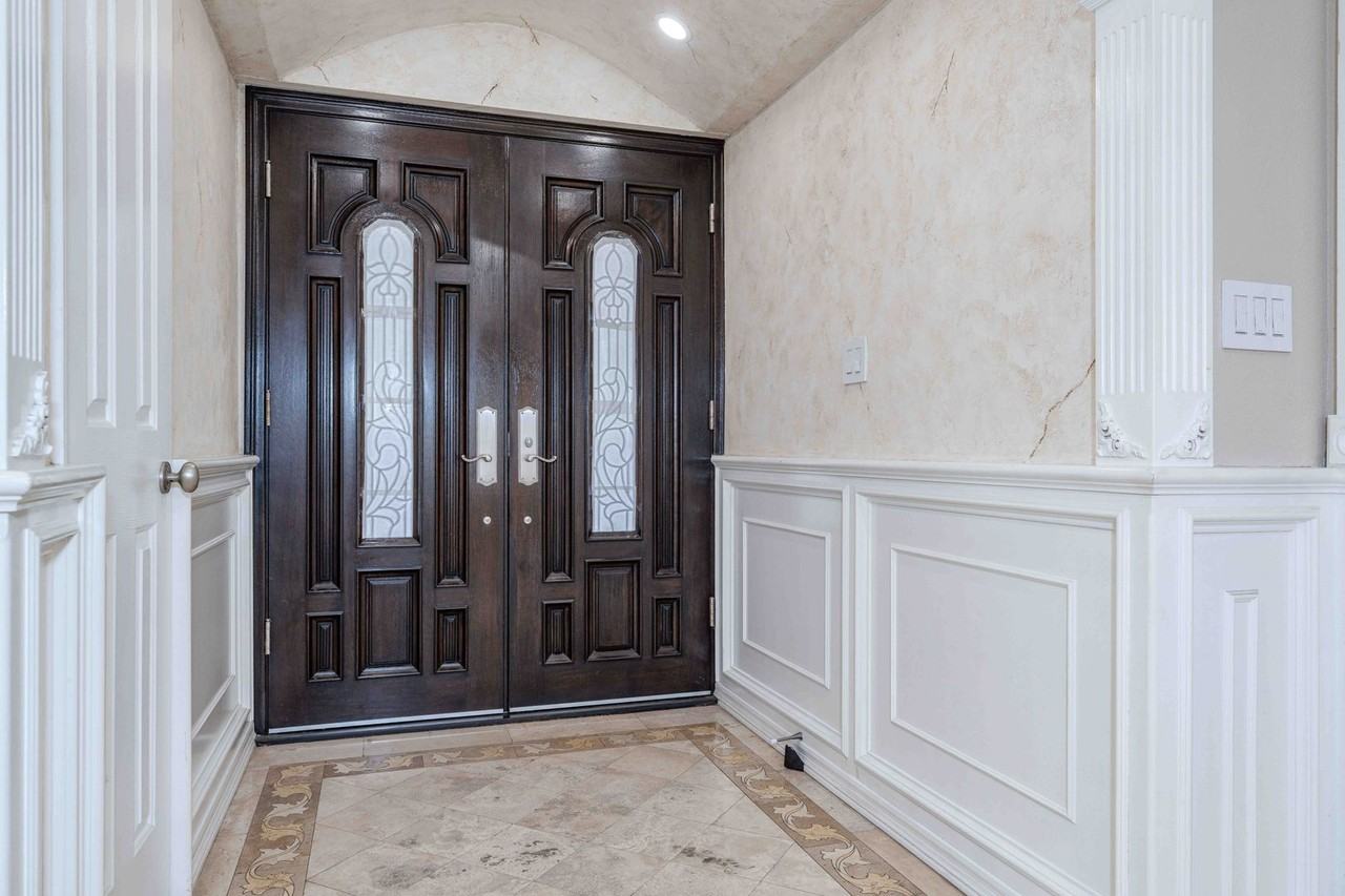 1122 S Peregrine Pl - Photo 2 of 28