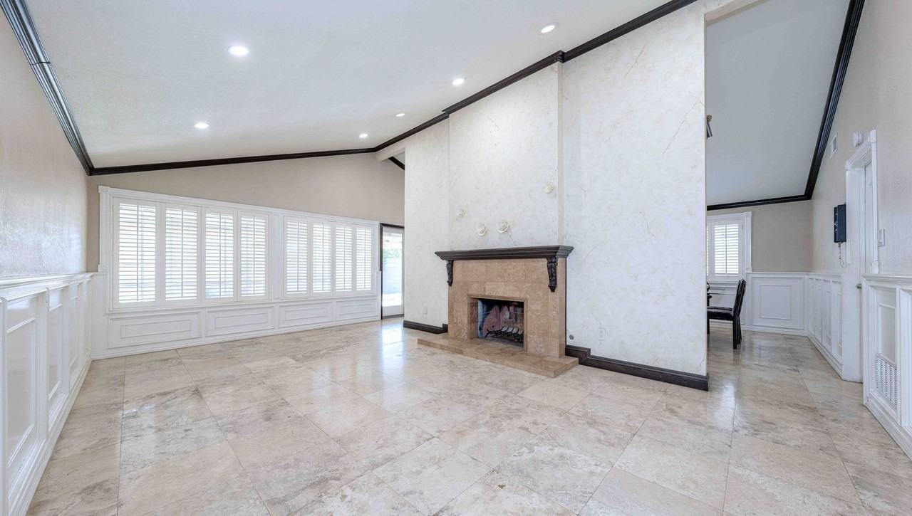 1122 S Peregrine Pl - Photo 3 of 28