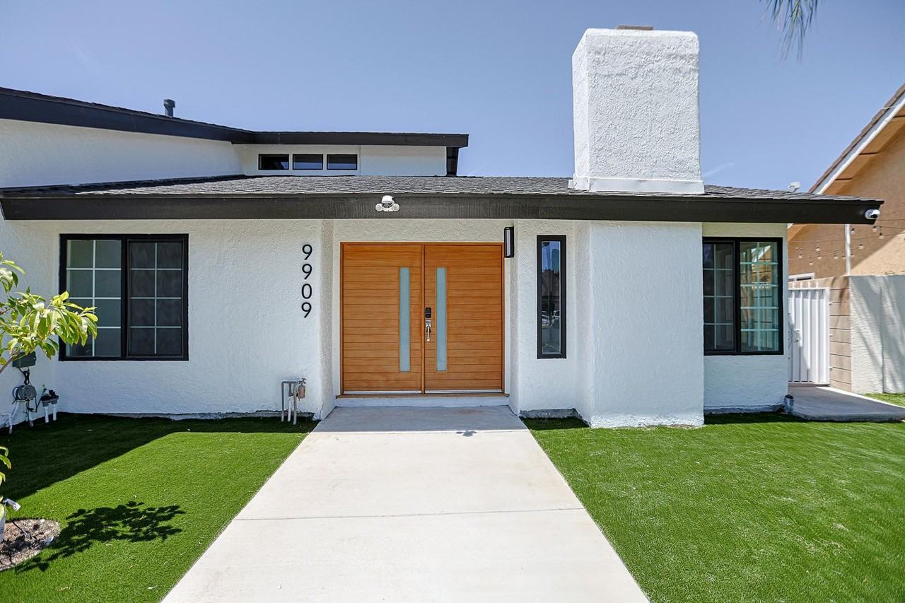 9909 Merced River Ave - Photo 2 of 47