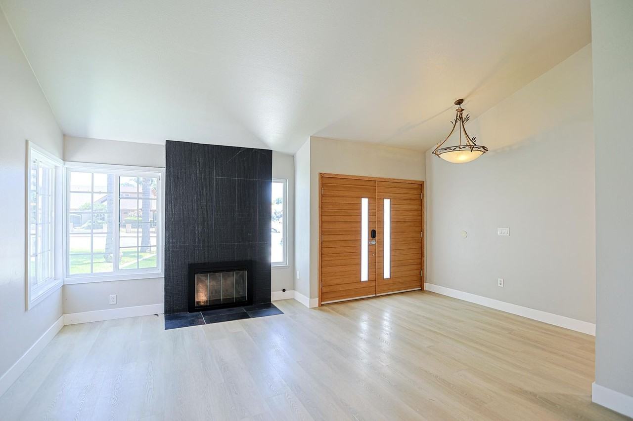 9909 Merced River Ave - Photo 3 of 47