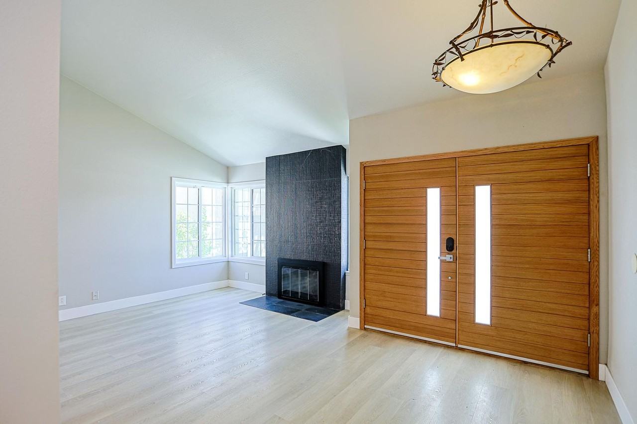 9909 Merced River Ave - Photo 4 of 47