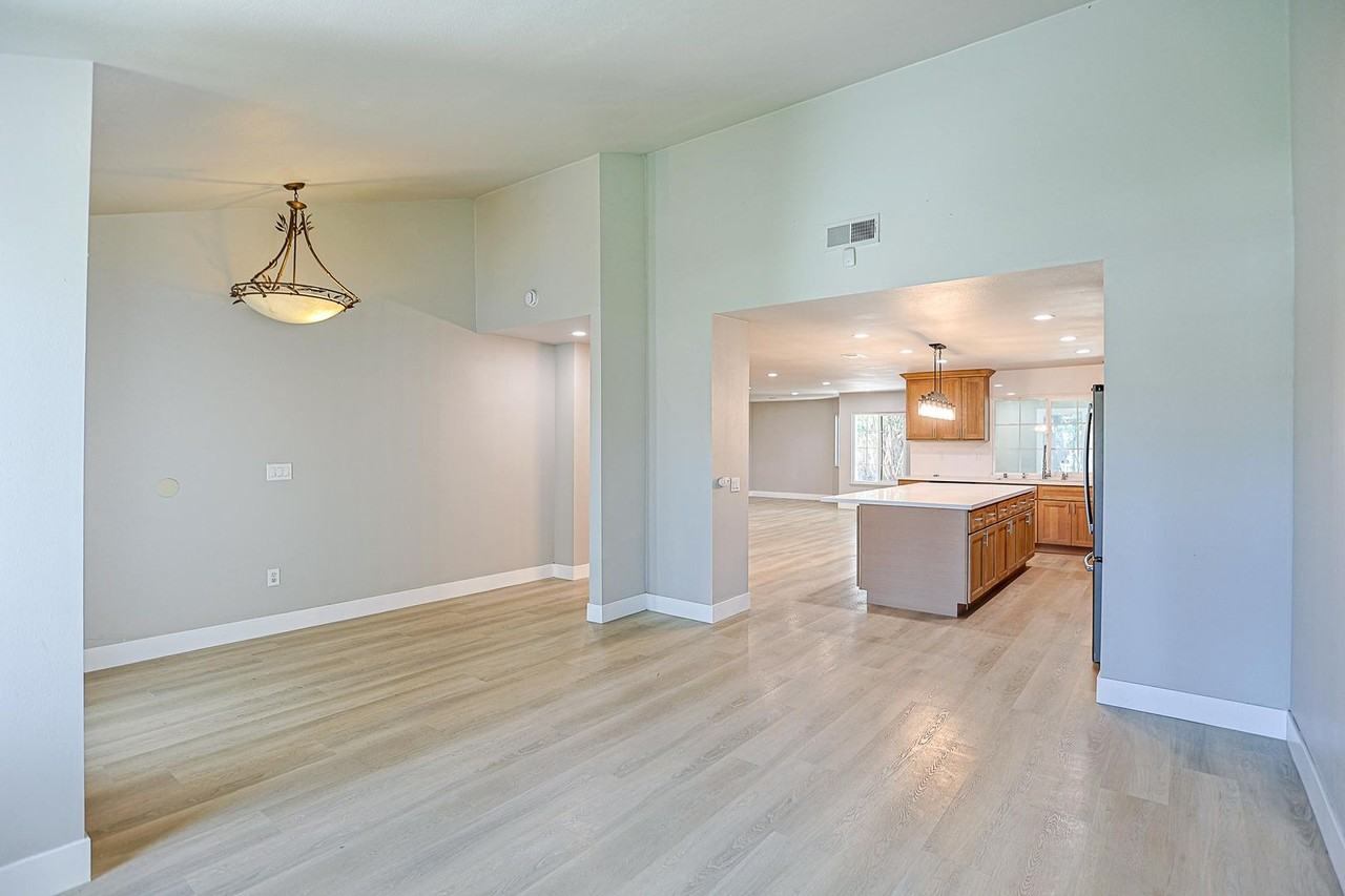 9909 Merced River Ave - Photo 5 of 47