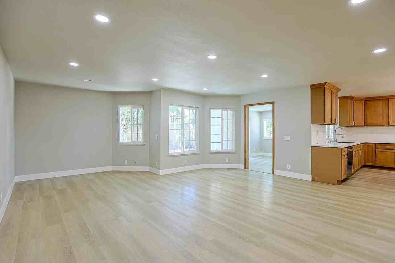 9909 Merced River Ave - Photo 6 of 47