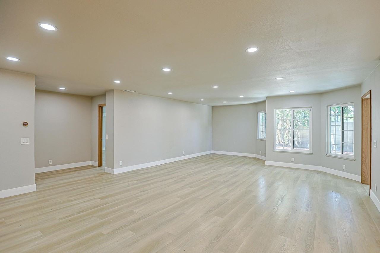 9909 Merced River Ave - Photo 7 of 47