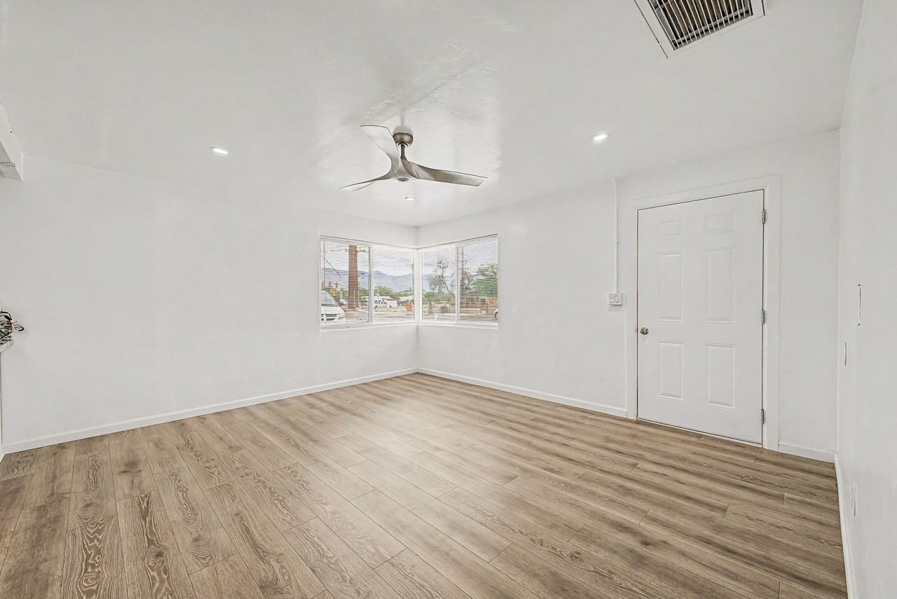 2309 N Columbus Blvd - Photo 4 of 20