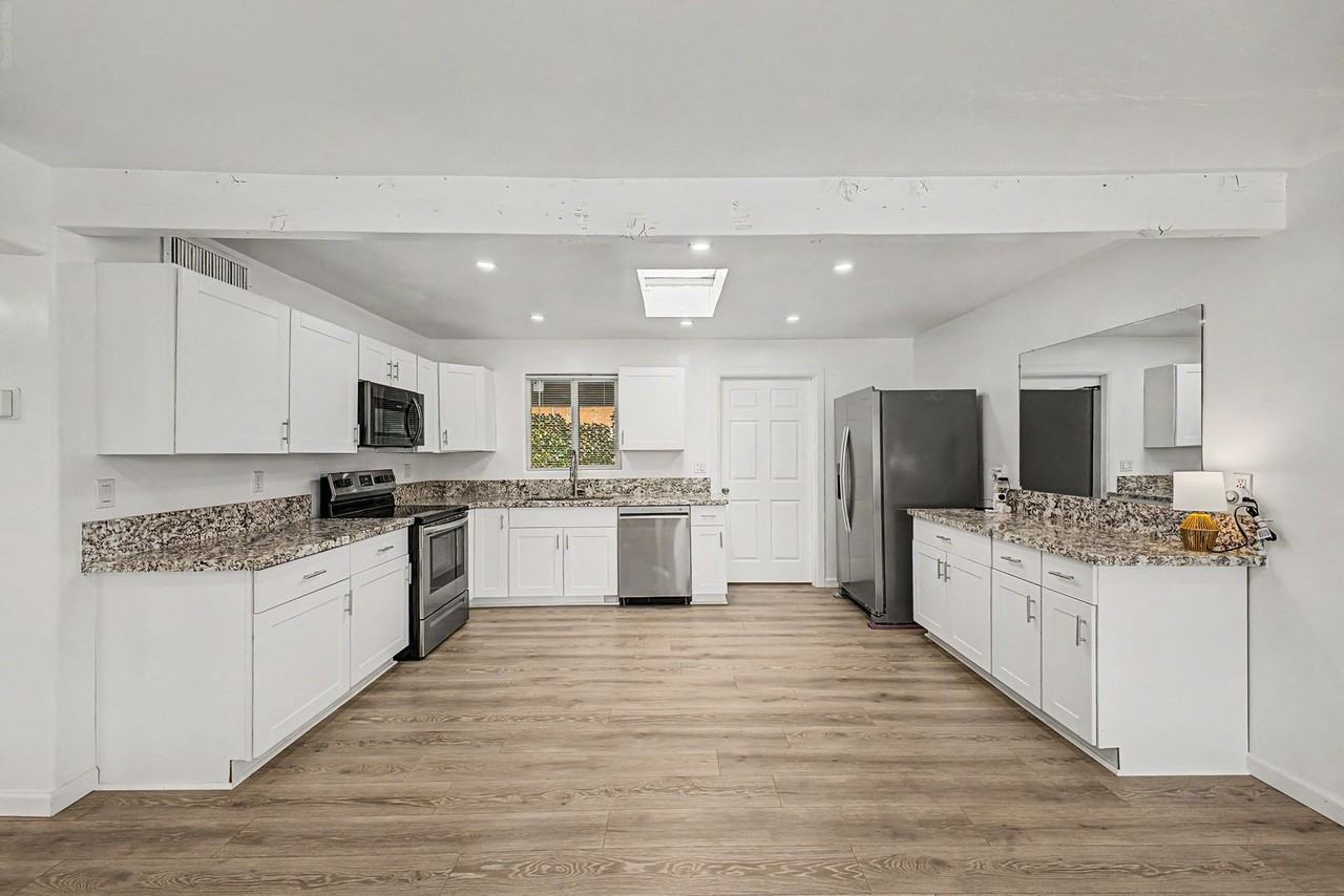2309 N Columbus Blvd - Photo 5 of 20