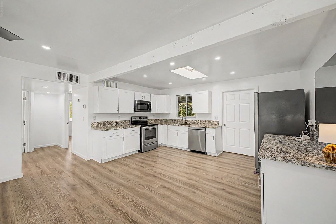 2309 N Columbus Blvd - Photo 6 of 20
