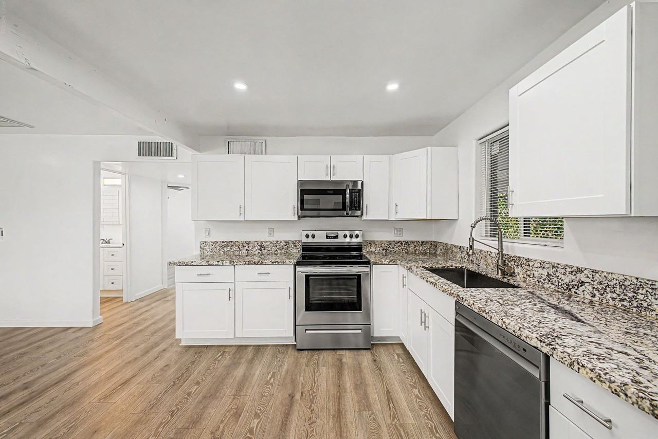 2309 N Columbus Blvd - Photo 7 of 20