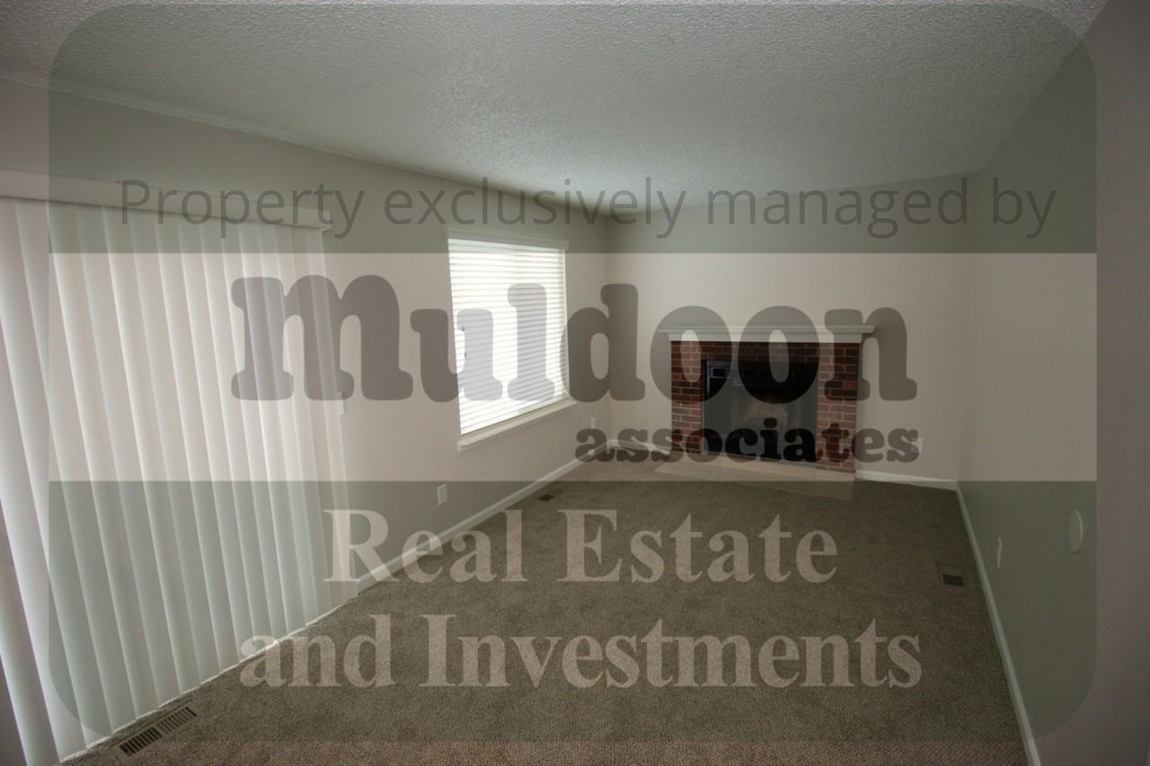 3460 Antero Dr - Photo 4 of 10