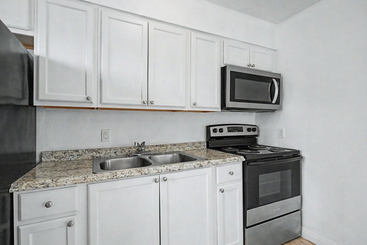 1935 Haren Dr - Photo 3 of 14