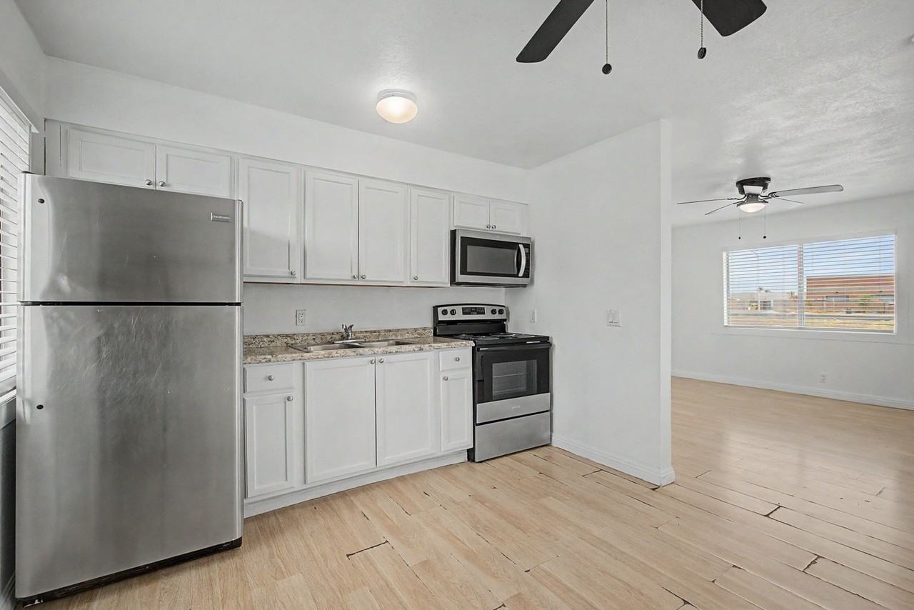 1935 Haren Dr - Photo 4 of 14