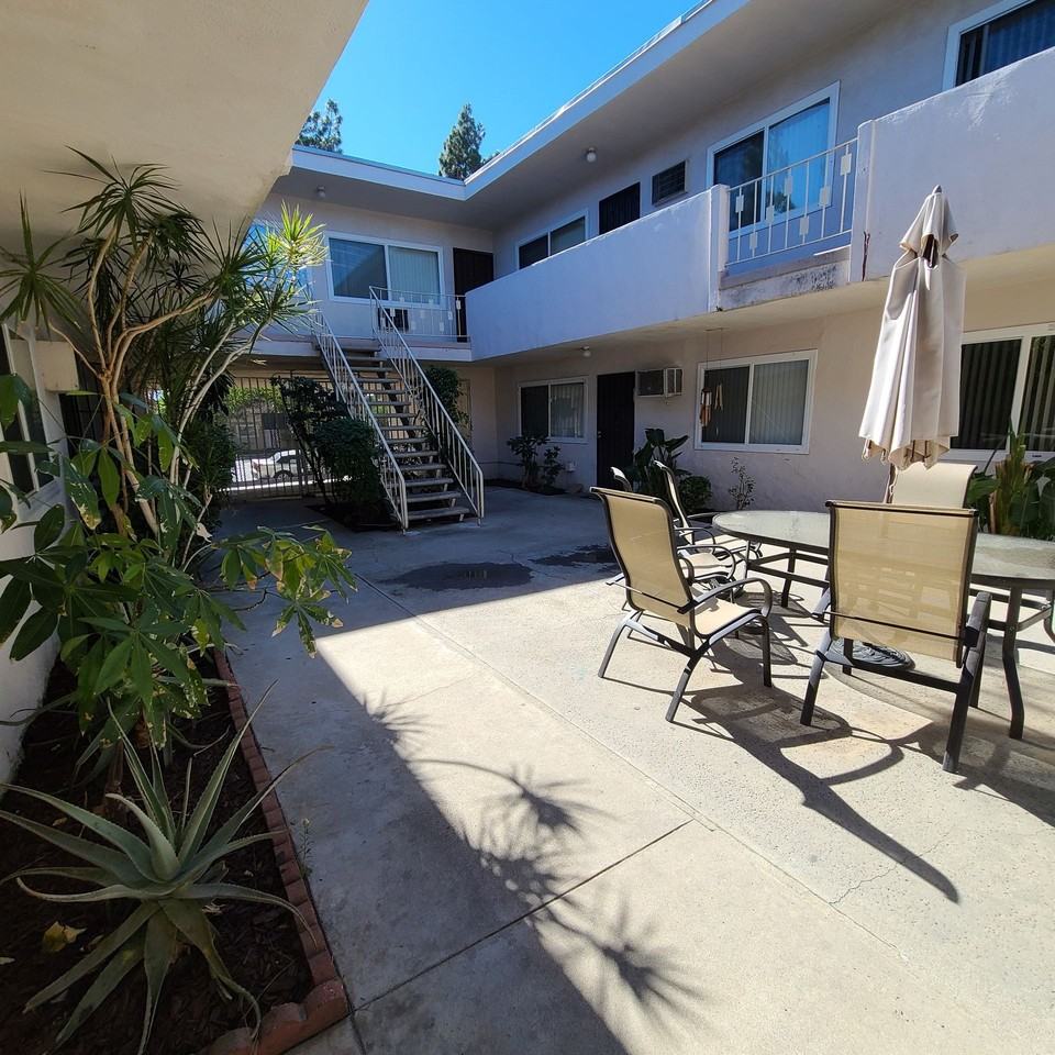 17087 Chatsworth Street - Photo 4 of 4