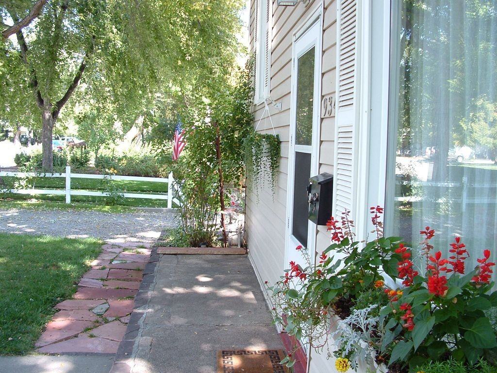 934 Venice St - Photo 2 of 5