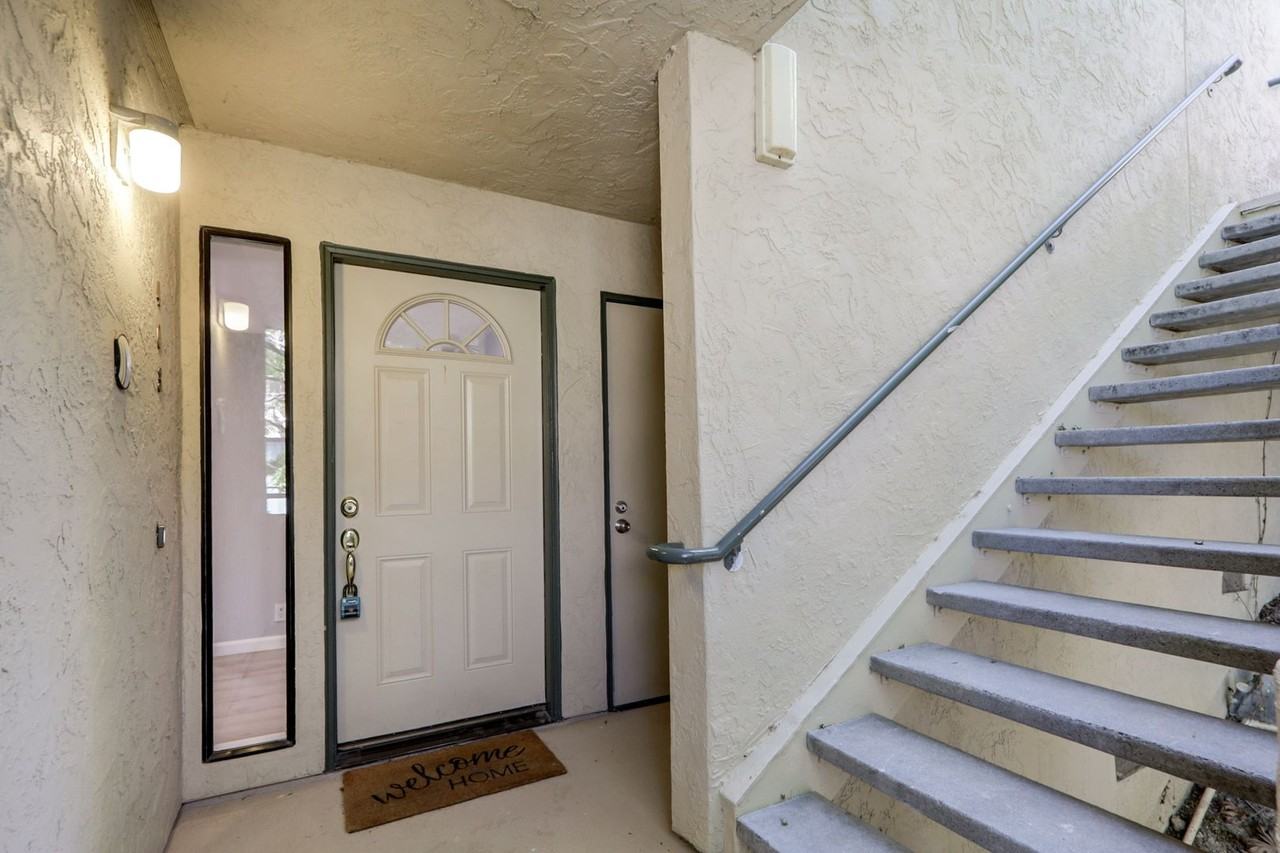 432 Portofino Dr - Photo 3 of 46