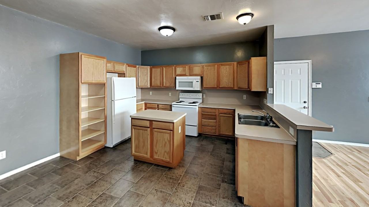 1713 W Palm Pl - Photo 4 of 13