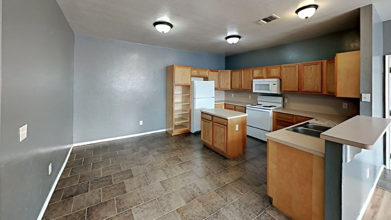 1713 W Palm Pl - Photo 5 of 13