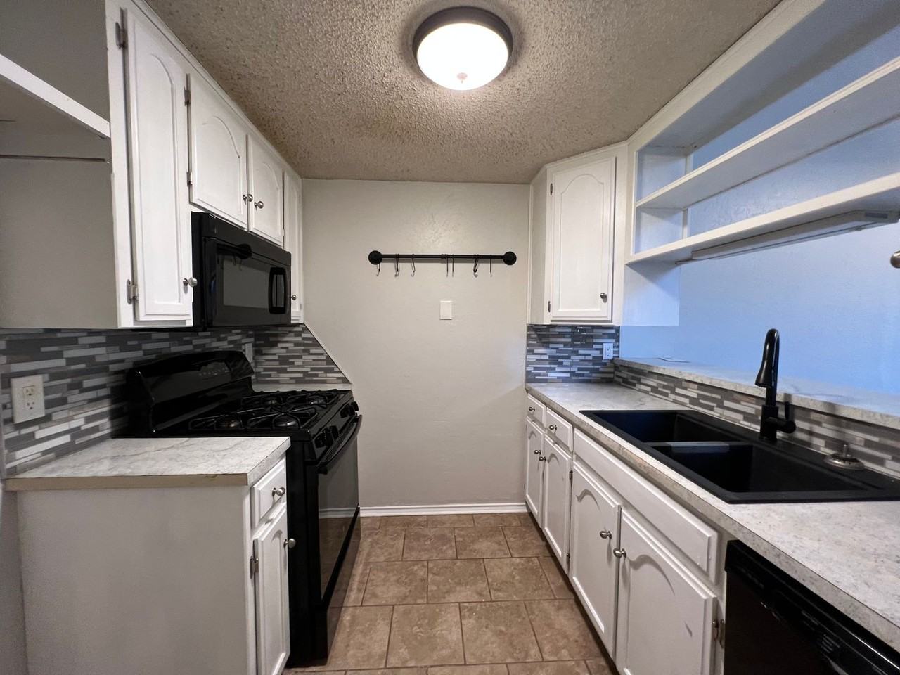 2137 Goodrich Dr - Photo 6 of 23