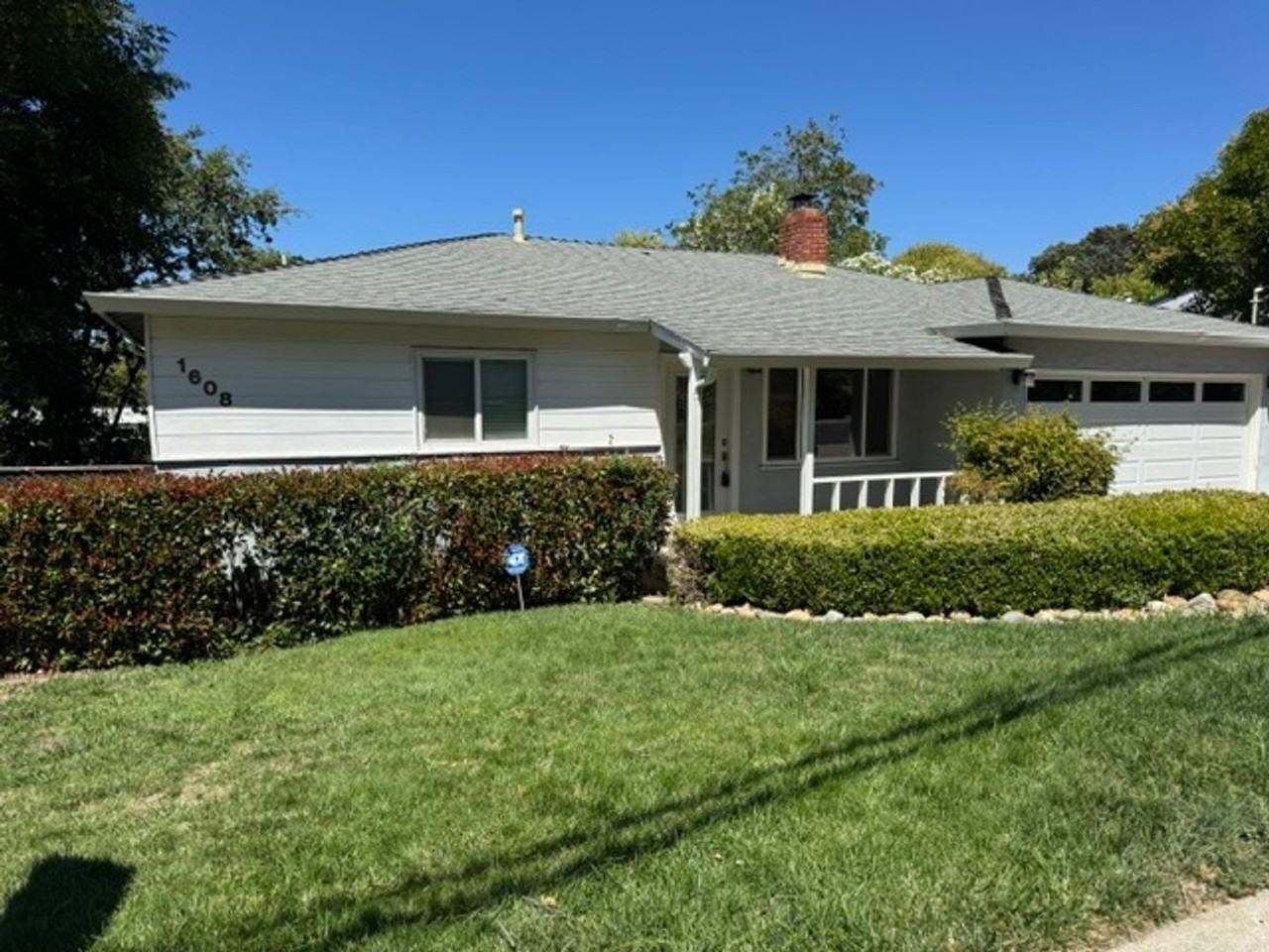 1608 Poplar Dr - Photo 2 of 24