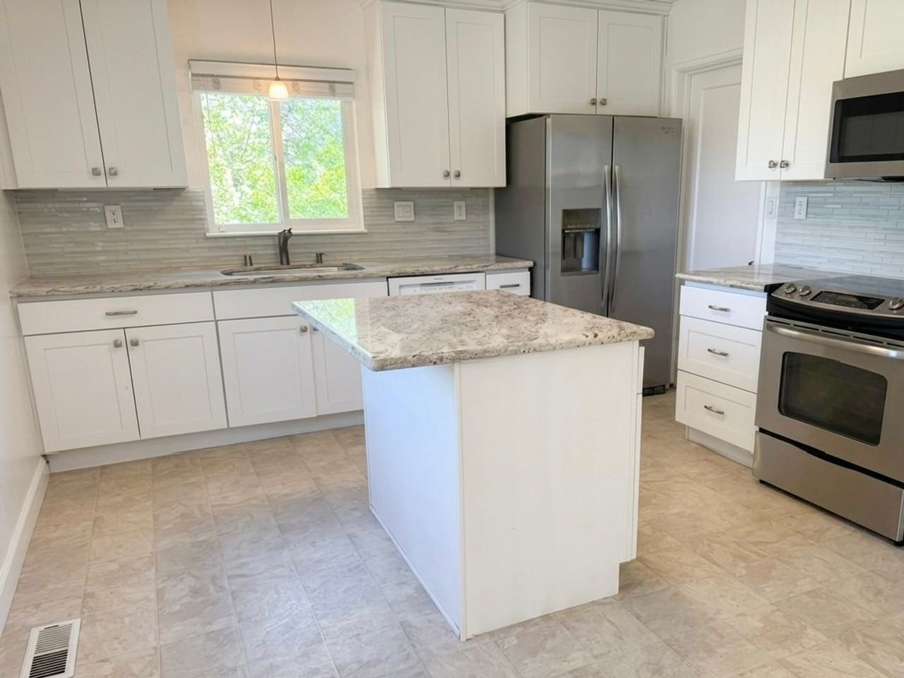 1608 Poplar Dr - Photo 7 of 24
