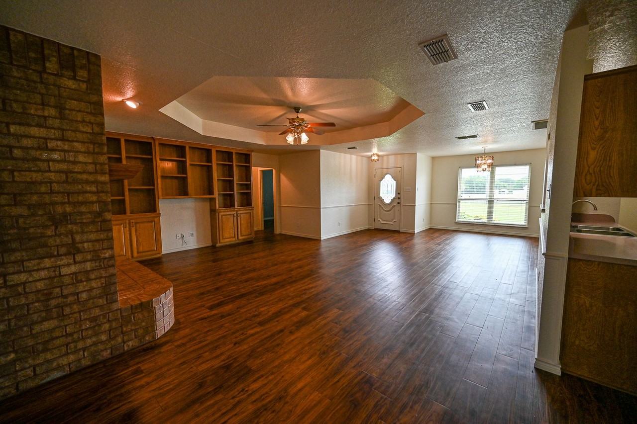 2951 N Trinity St - Photo 3 of 17