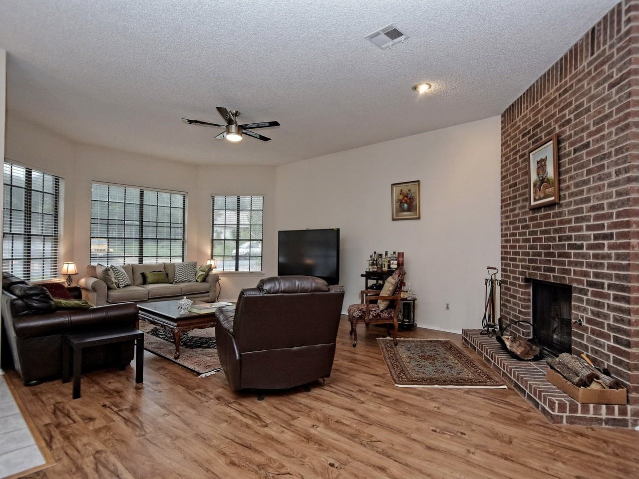 7801 Palacios Dr - Photo 5 of 32