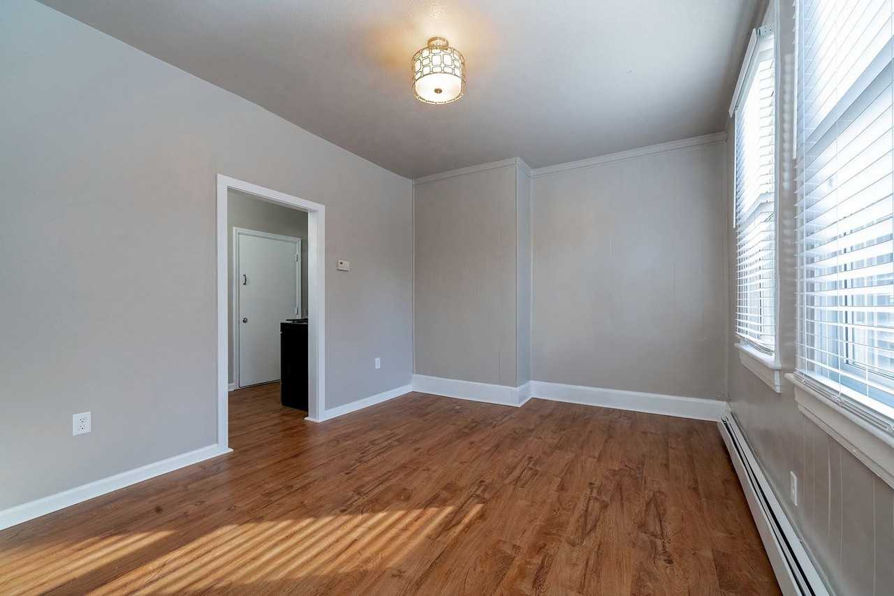 3833 Acorn St - Photo 2 of 14