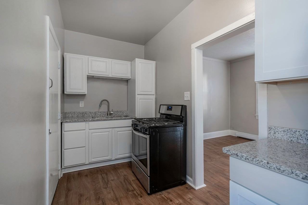 3833 Acorn St - Photo 5 of 14