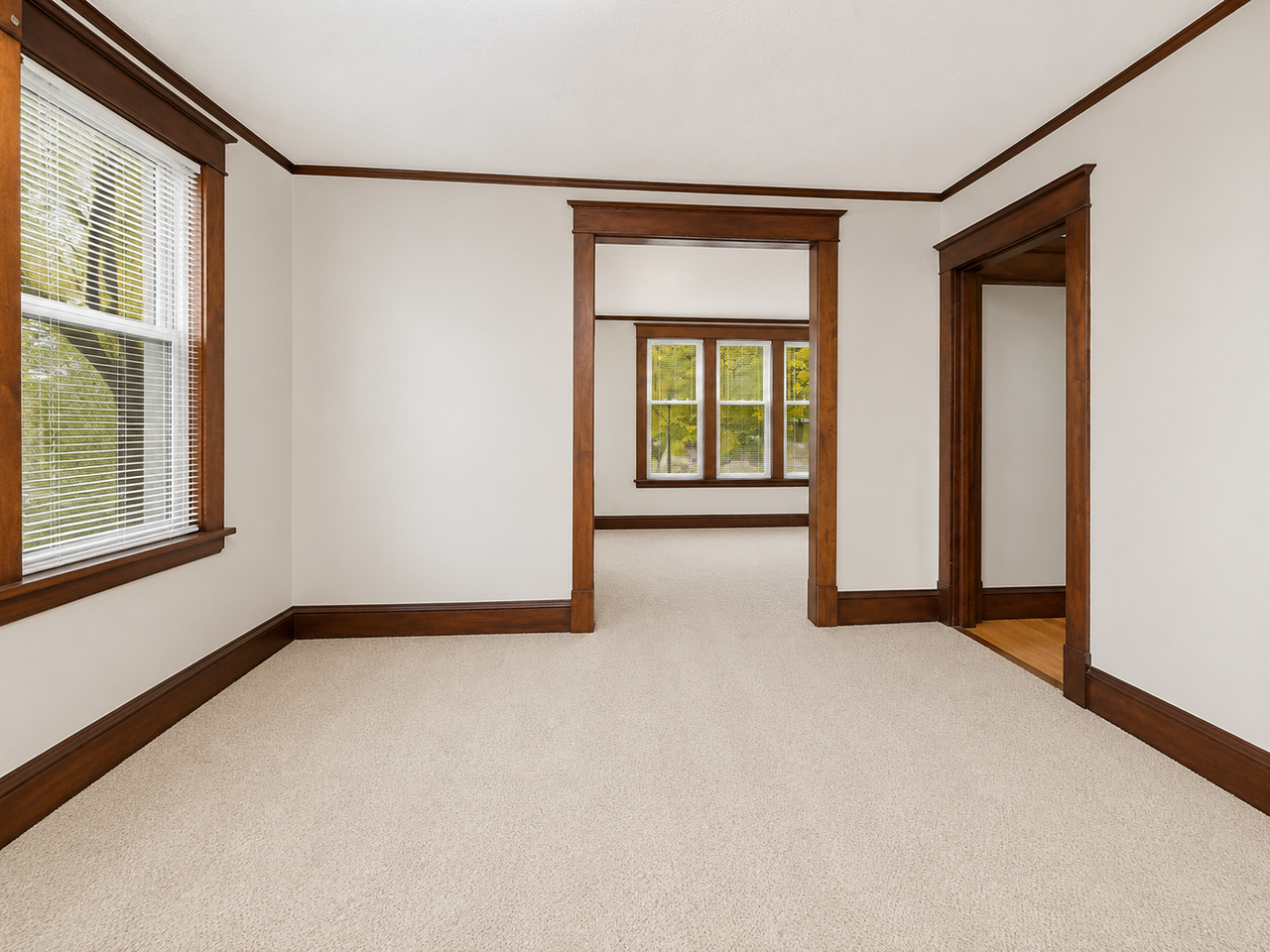 1477 Iglehart Ave - Photo 4 of 17