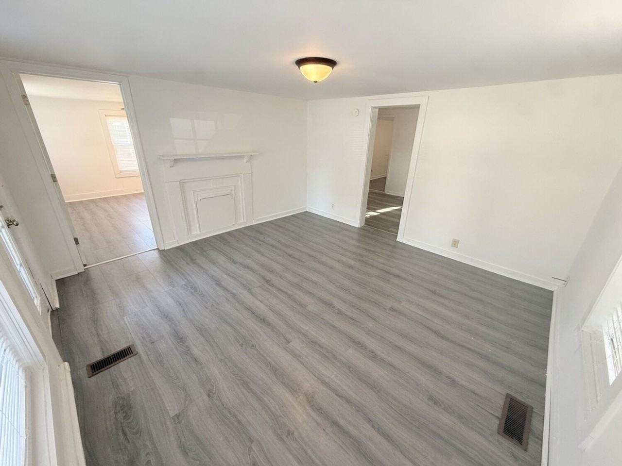 209 E 16th St - Photo 3 of 20