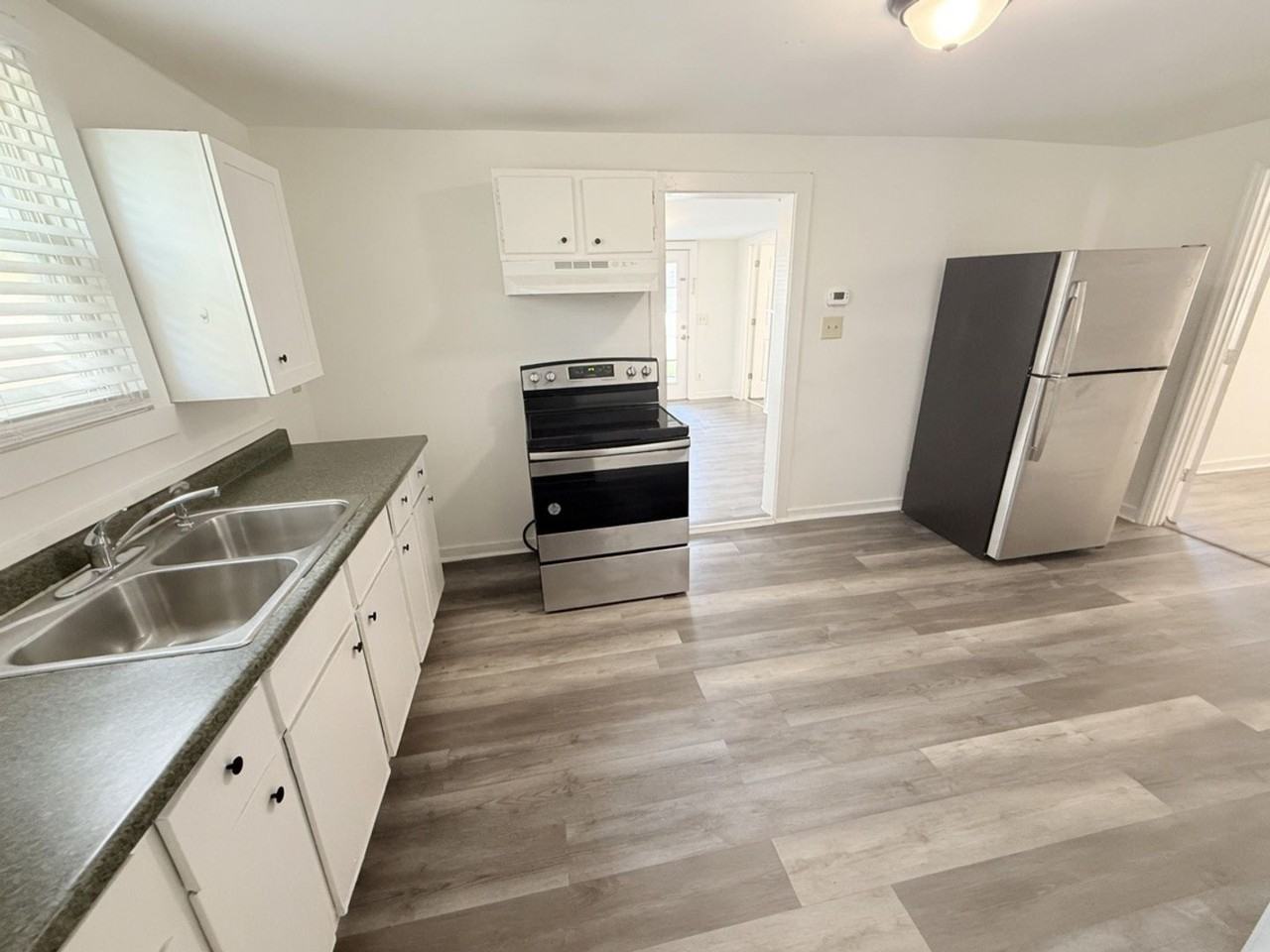 209 E 16th St - Photo 4 of 20