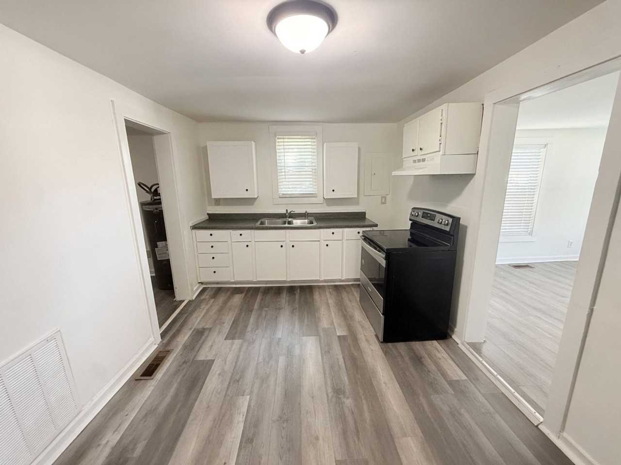 209 E 16th St - Photo 6 of 20