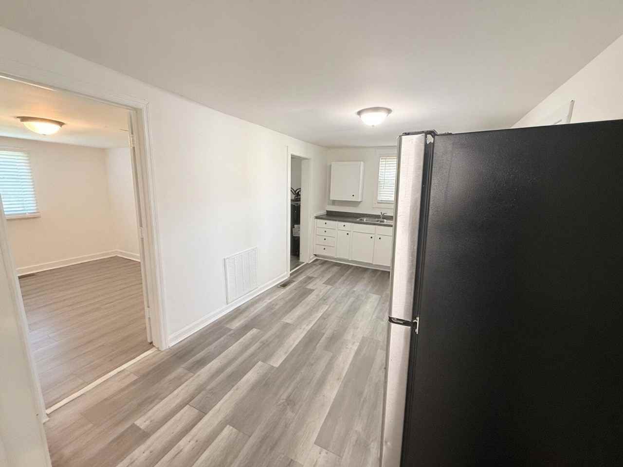 209 E 16th St - Photo 7 of 20