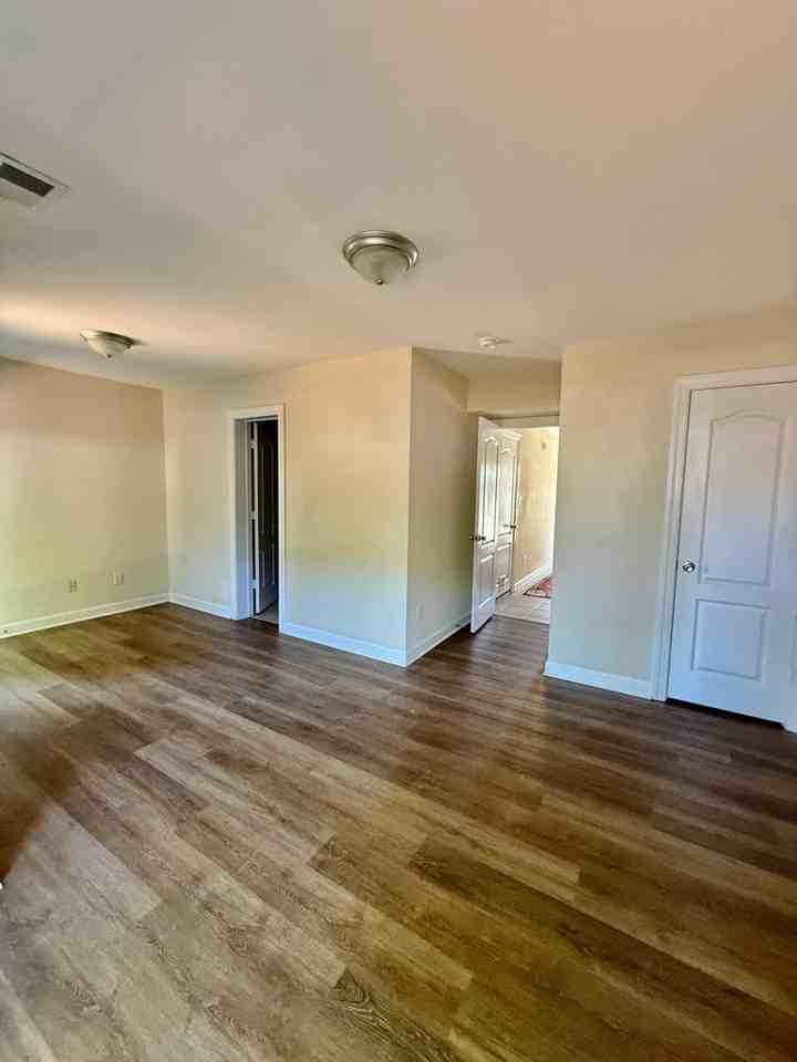 413 9th St - Photo 5 of 44