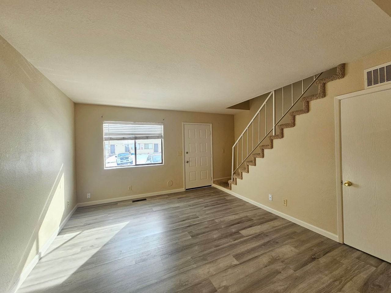 3643 Gypsum Rd - Photo 6 of 8