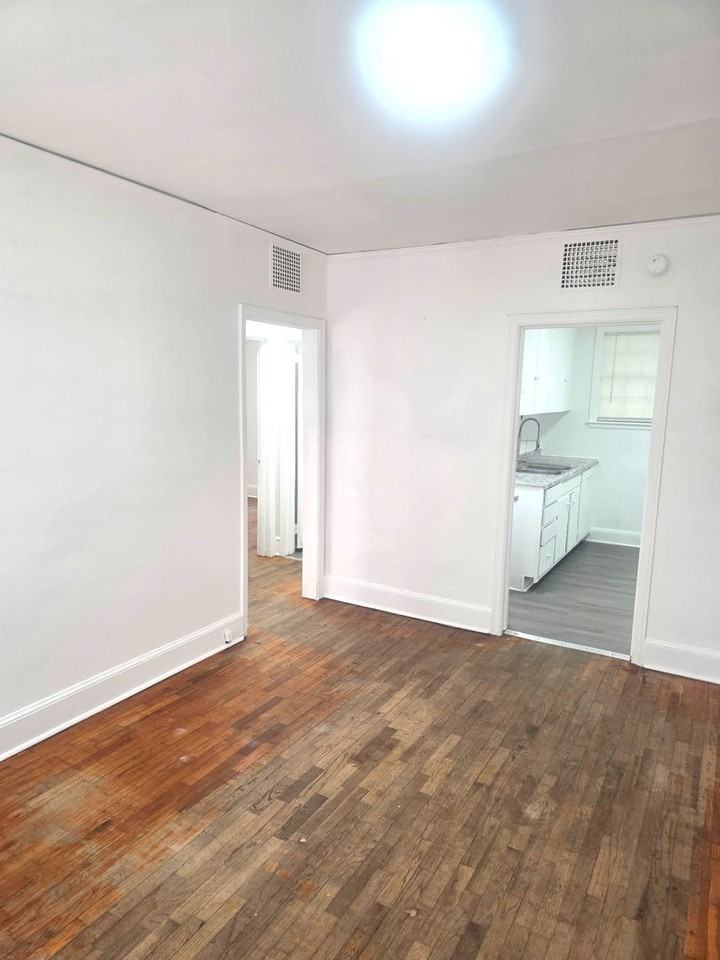 21 Woodlawn Ave - Photo 3 of 10