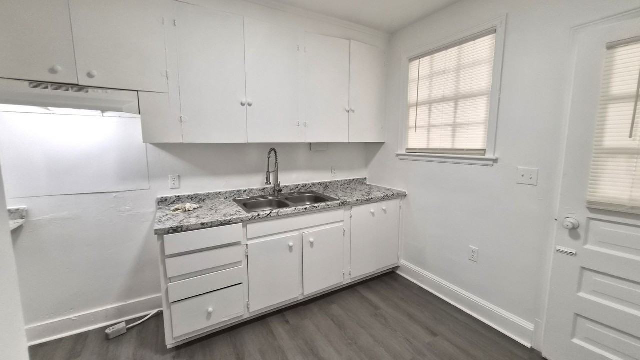 21 Woodlawn Ave - Photo 6 of 10